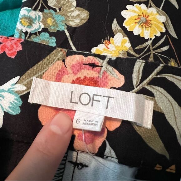 NWT! Loft floral patterned riviera pants - Picture 5 of 14